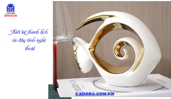 Tượng trang trí đôi cá được làm bằng gốm sứ mạ điện