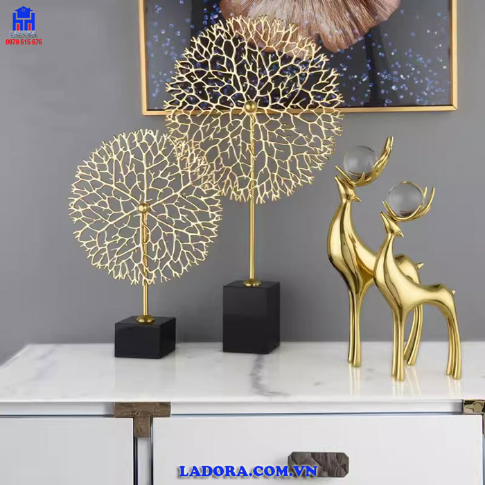 Decor cây trường sinh và hươu trang trí trong phòng khách