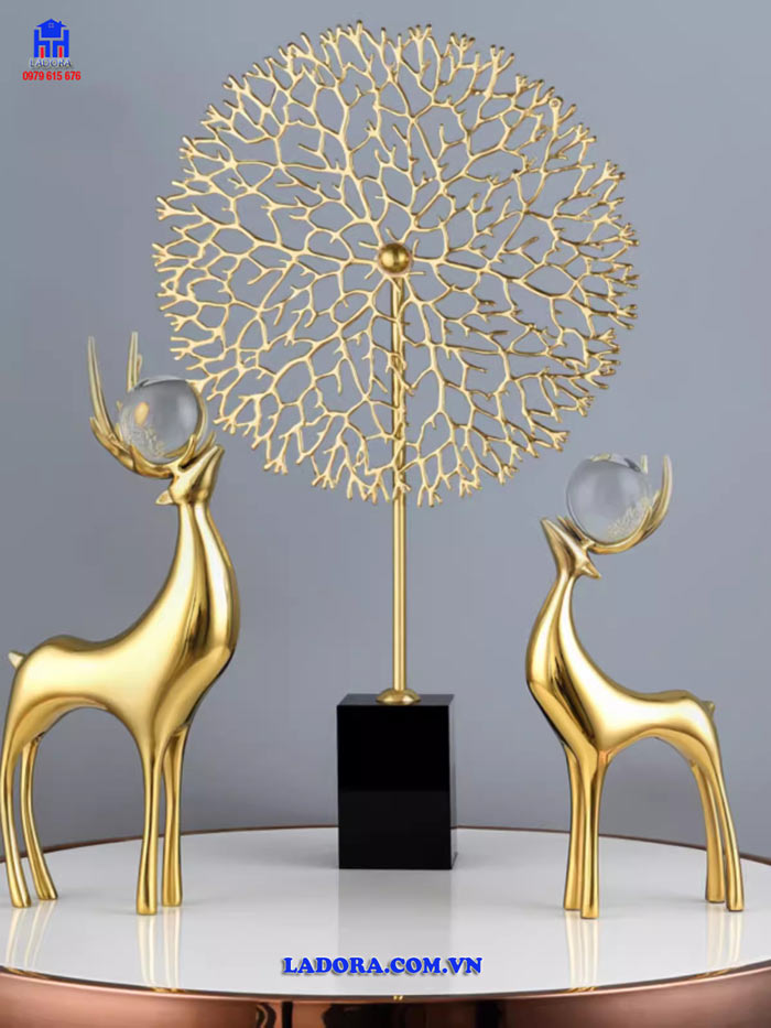 Cây trường sinh kết hợp cùng hươu tạo nên sự hoàn hảo