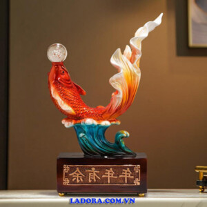 Tượng cá koi may mắn