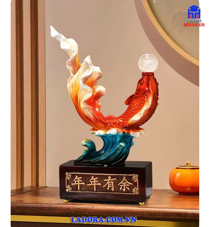 Tượng Cá koi giúp điều hòa âm dương trong nhà