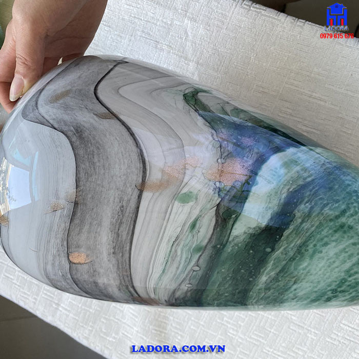 Hình ảnh chi tiết trên bình hoa thủy tinh