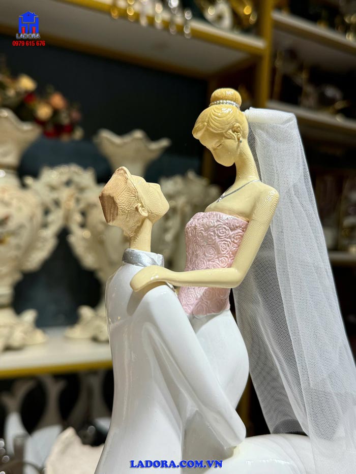 Hình ảnh chi tiết trên đồ decor cô dâu chú rể