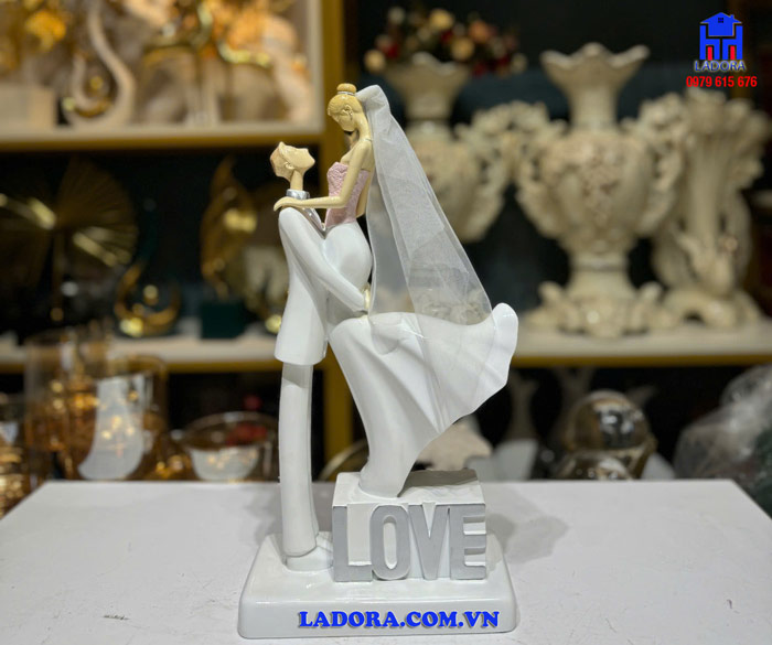 Tượng decor làm quà tặng mừng cưới ý nghĩa