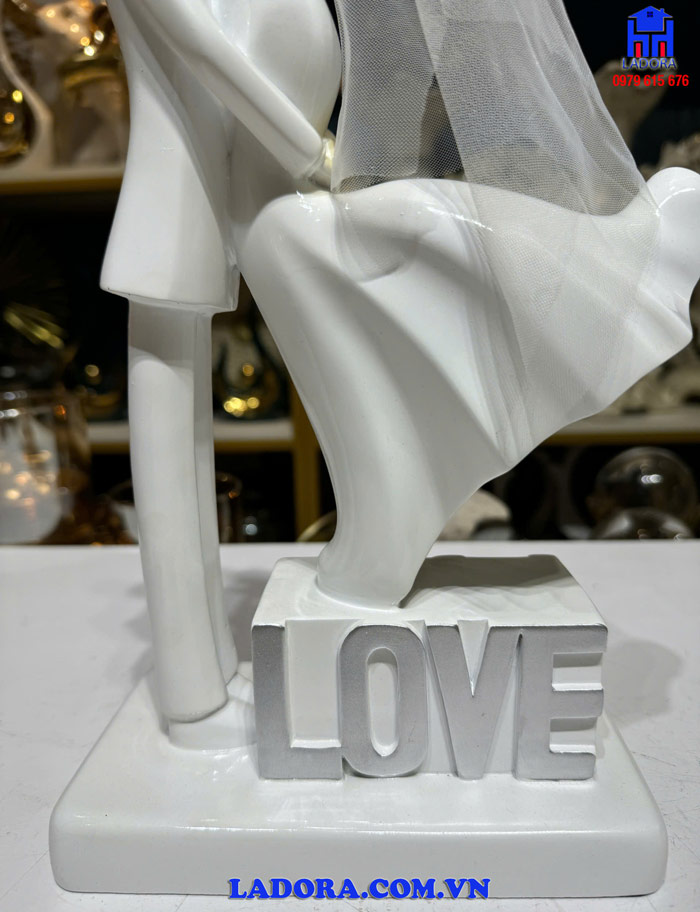HÌnh ảnh chi tiết sống động trên đồ decor tượng cô dâu chú rể