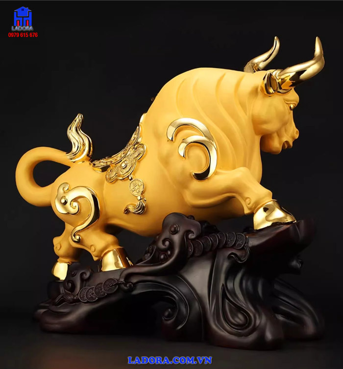 Tượng trâu phong thủy tại Ladora