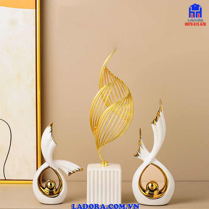 Sét tượng đôi cánh chim kết hợp với decor ngọn lửa rất đẹp mắt
