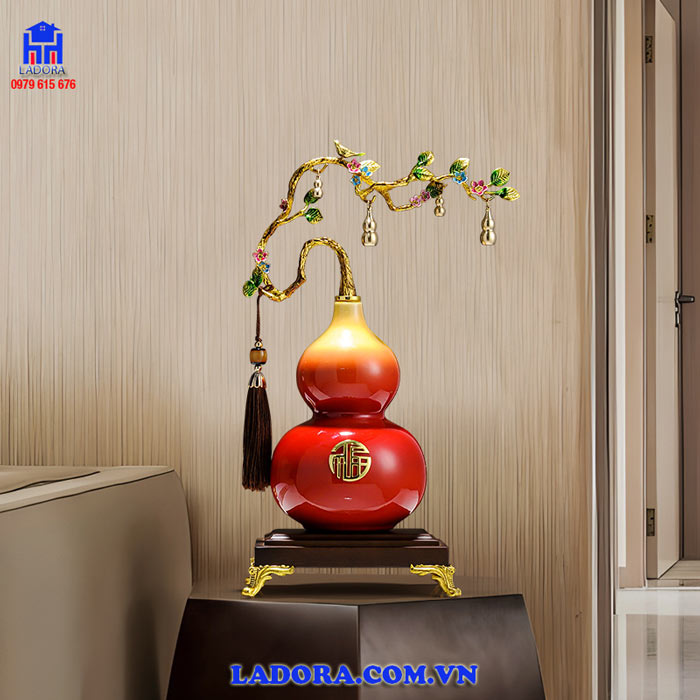Trưng bày hồ lô trong phòng khách hay văn phòng làm việc nhằm đem lại điều tốt đẹp cho gia chủ