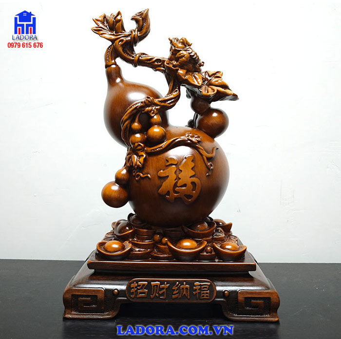 trưng bày hồ lô trên bàn làm việc giúp công việc hanh thông