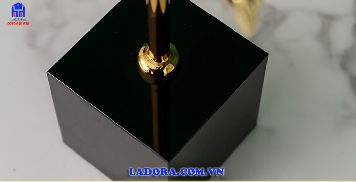 Đế đá cẩm thạch