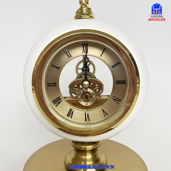 đồng hồ hươu vàng với vẻ đẹp tinh xảo, mượt mà