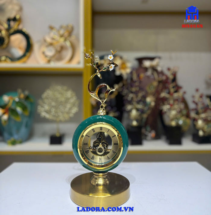 Đồng hồ hươu tài lộc màu xanh tại Ladora Shop