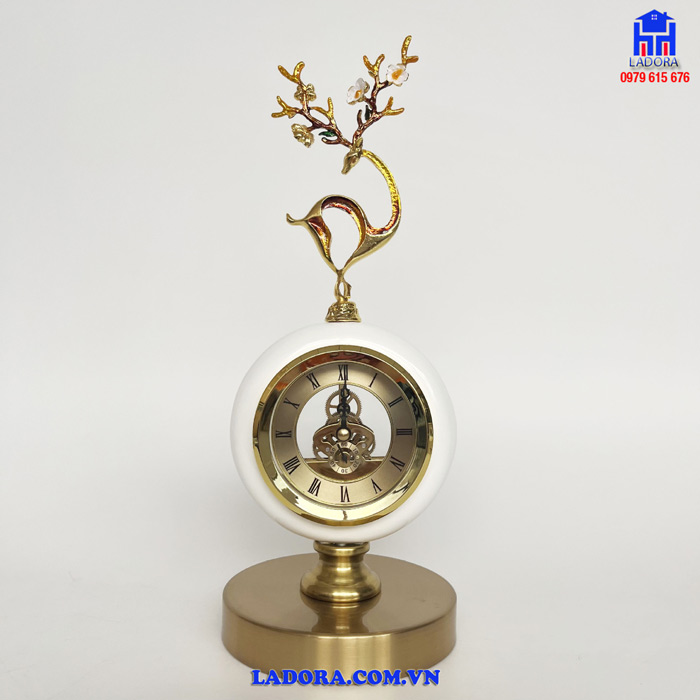 Quà tặng ý nghĩa với đồng hồ để bàn hươu vàng